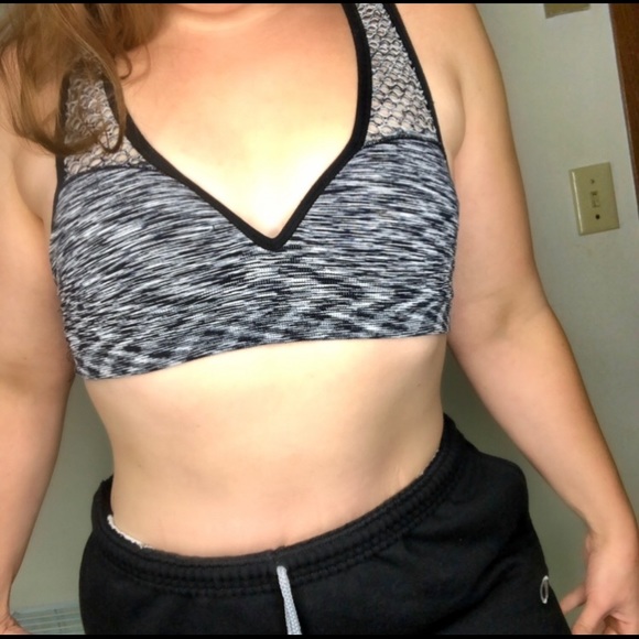 PINK Victoria’s Secret Grey Padded Sports Bra Sz S - Picture 2 of 4